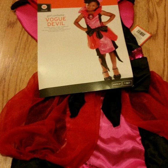 Vogue Devil Girls Halloween Costume    Size: Medium    Brand New - Picture 3 of 6